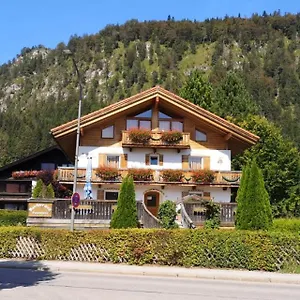 Gasthuis Gaestehaus Muenchner Kindl, Reit im Winkl