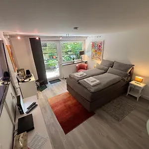 Doppelzimmer In Stuttgart-birkach - Naehe Musicals Im Si-zentrum, Messe, Flughafen, Uni Hohenheim , Stuttgart Deutschland
